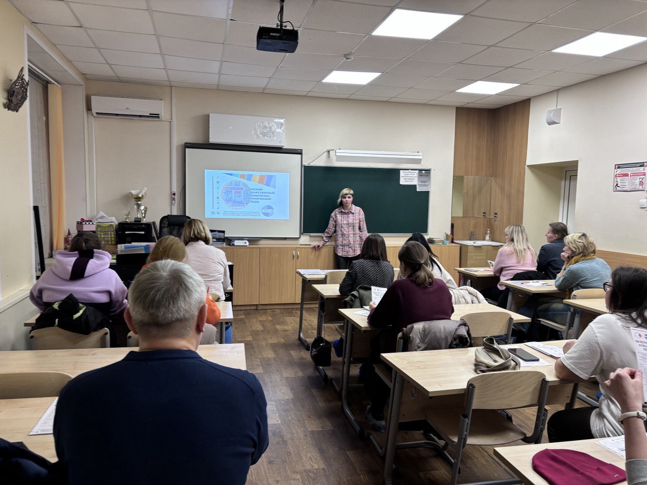 Родительские собрания, на которых мы обсудили несколько ключевых вопросов, касающихся безопасности и профилактики среди несовершеннолетних. Родительские собрания, на которых мы обсудили несколько ключевых вопросов, касающихся безопасности и профилактики среди несовершеннолетних..